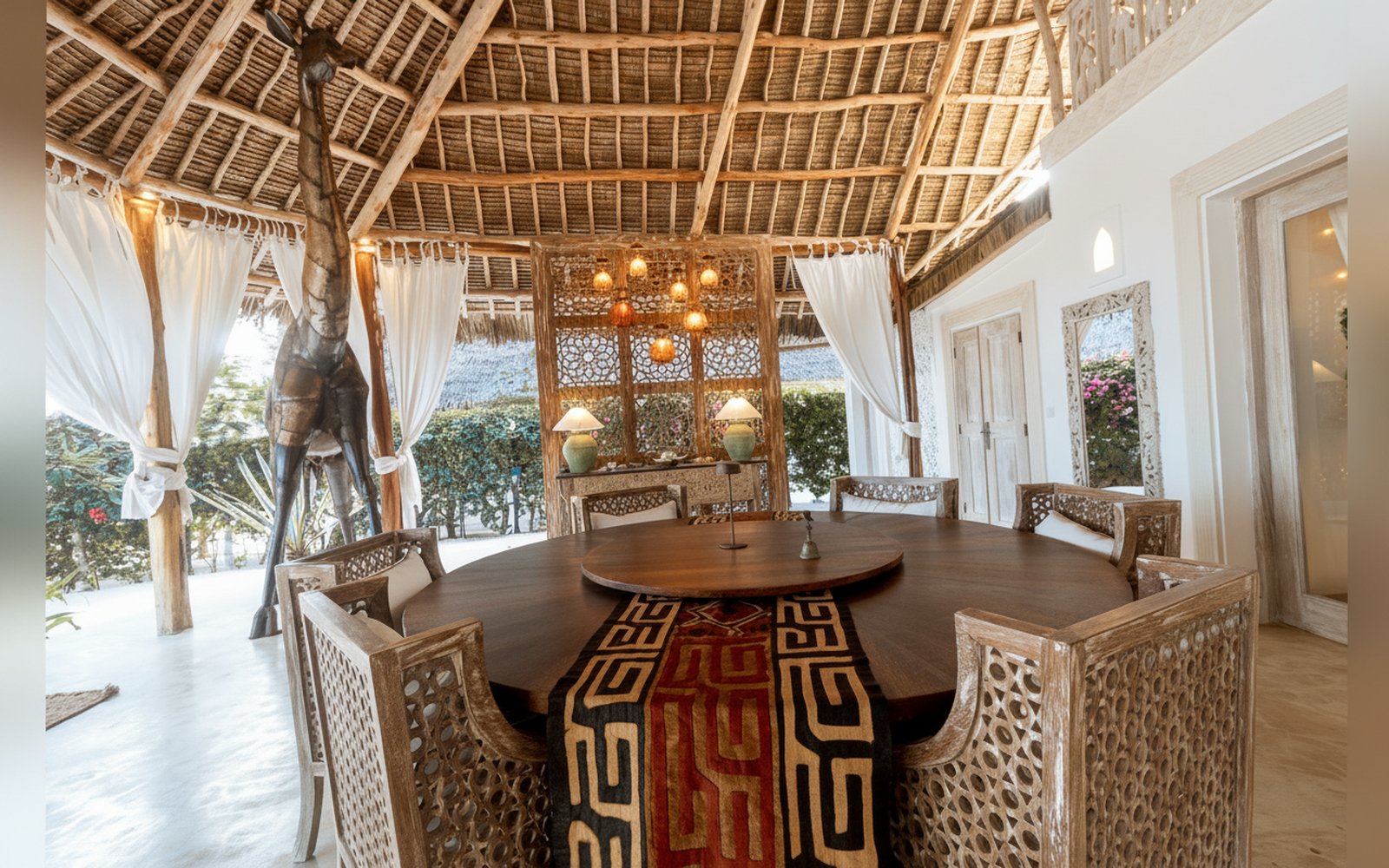 Nuru Luxury Villa, la zona pranzo all'aperto